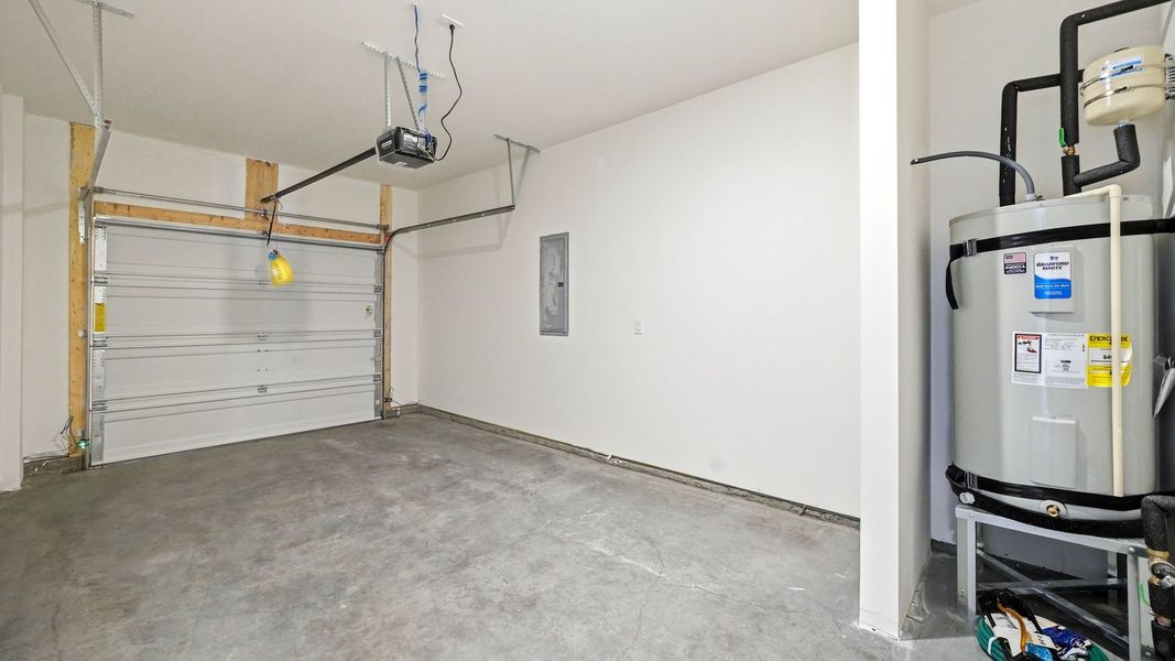 Spacious, unfurnished interior of a new home in The Arbor Townhomes, Kingsport (Image 24).