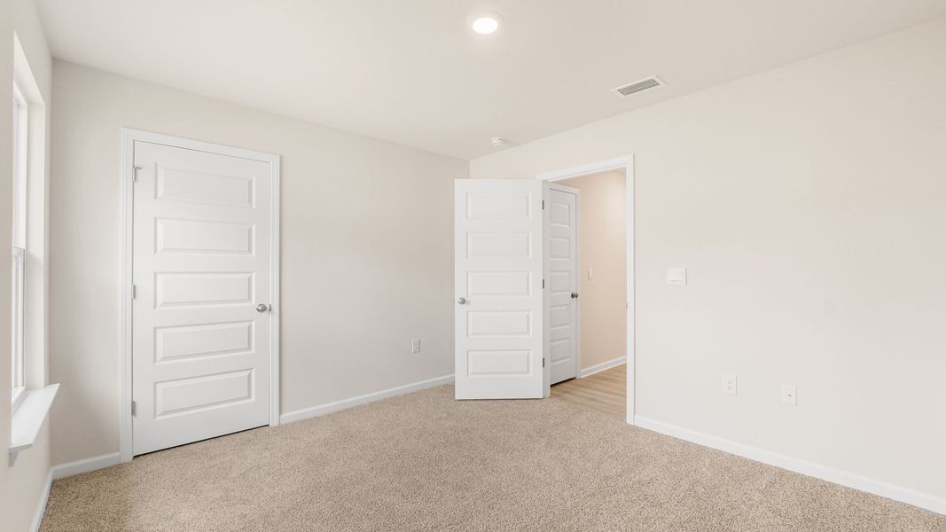 Spacious, unfurnished interior of a new home in Titus Park, Panama City (Image 16).