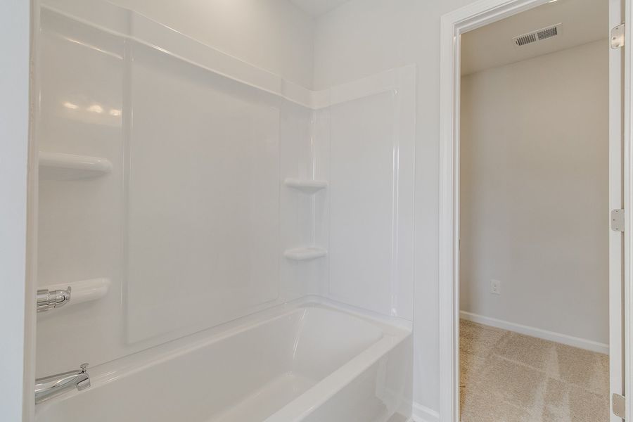 Spacious, unfurnished interior of a new home in Astoria, Columbia (Image 23).