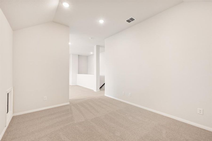 Spacious, unfurnished interior of a new home in Sunrise at Garden Valley 60-79, Waxahachie (Image 34). Spacious, unfurnished interior of a new home in Sunrise at Garden Valley 60-79, Waxahachie (Image 34).