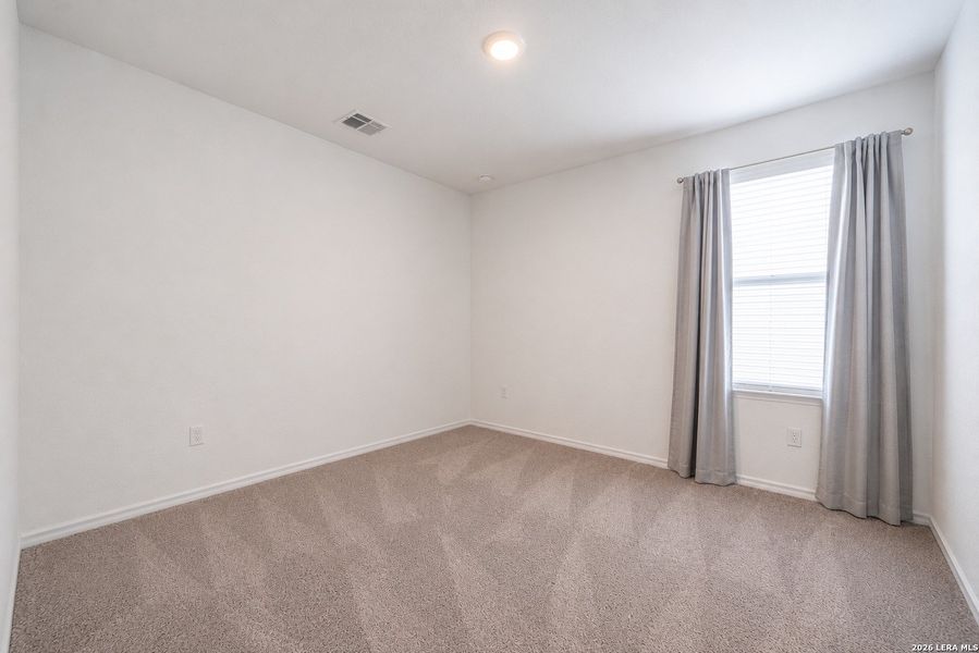 Spacious, unfurnished interior of a new home in Mission del Lago, San Antonio (Image 17).