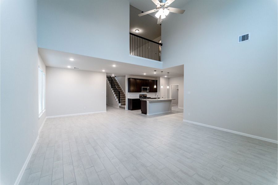 Spacious, unfurnished interior of a new home in Canterra Creek, Rosharon (Image 20).