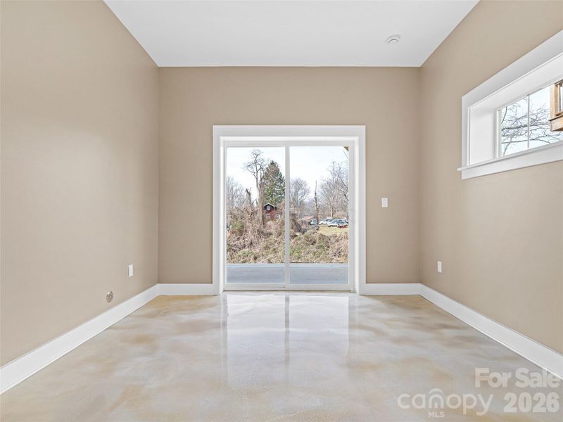 Spacious, unfurnished interior of a new home in , Asheville (Image 44).