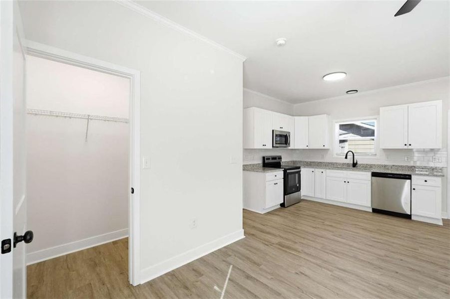 Spacious, unfurnished interior of a new home in , Athens (Image 11).