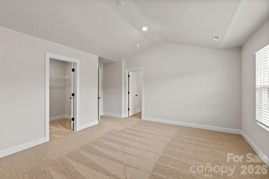 Spacious, unfurnished interior of a new home in Ascot Woods, Charlotte (Image 11).
