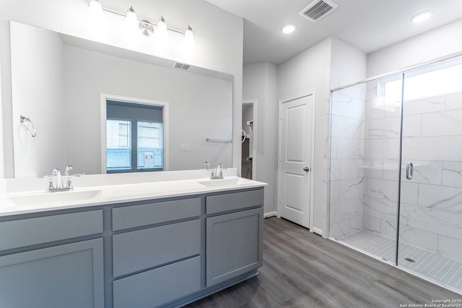 Furnished interior view inside a new home in Homestead, Schertz (Image 4).
