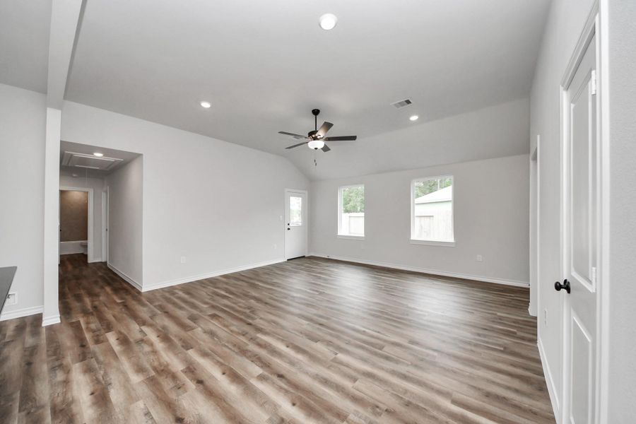 Spacious, unfurnished interior of a new home in The Enclave at Spring Branch, Conroe (Image 17). Spacious, unfurnished interior of a new home in The Enclave at Spring Branch, Conroe (Image 17).