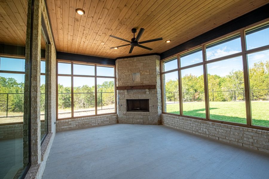 Exterior details and patio area of a home in Eagles Bluff, Weatherford (Image 3).