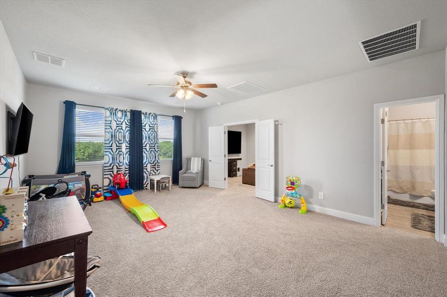 Furnished interior view inside a new home in Dove Creek, Midlothian (Image 8).