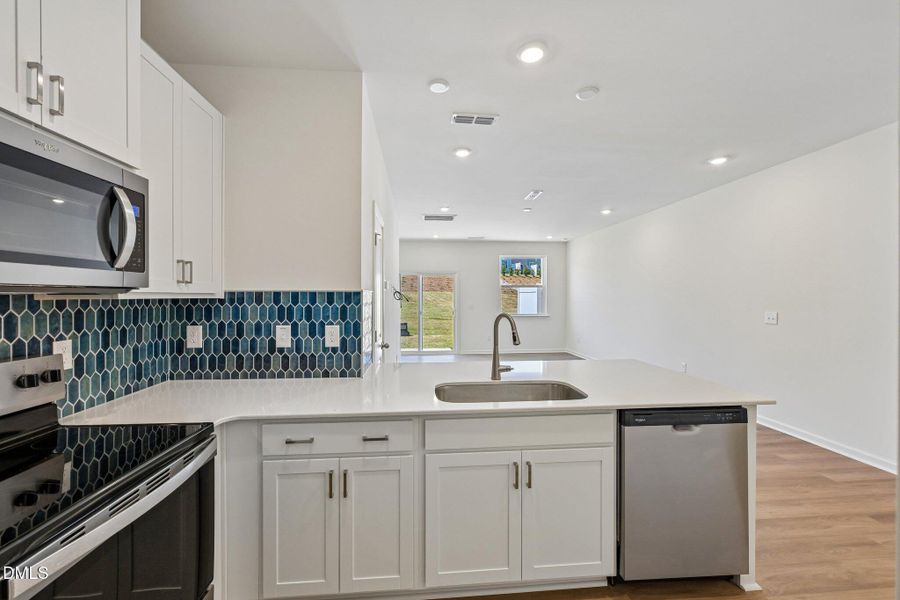13-web-or-mls-Glen Lyon Drive-S2204-013