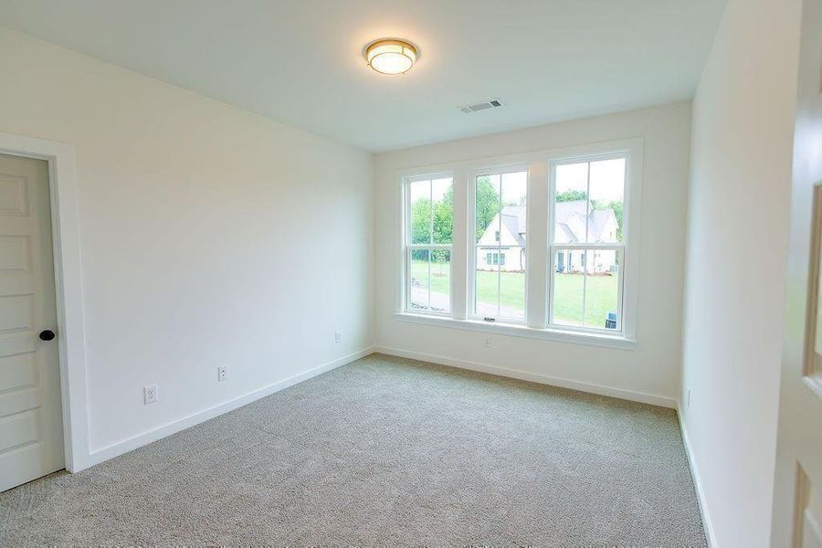 Spacious, unfurnished interior of a new home in , Gainesville (Image 21).