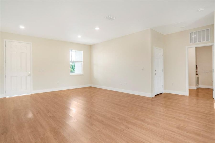 Spacious, unfurnished interior of a new home in , Ocala (Image 18).