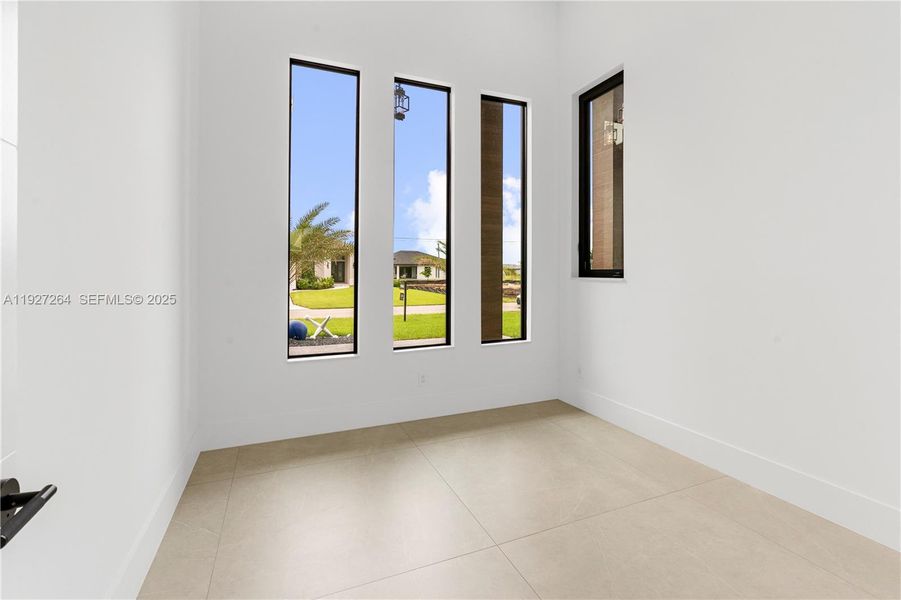 Spacious, unfurnished interior of a new home in , Cape Coral (Image 25). Spacious, unfurnished interior of a new home in , Cape Coral (Image 25).