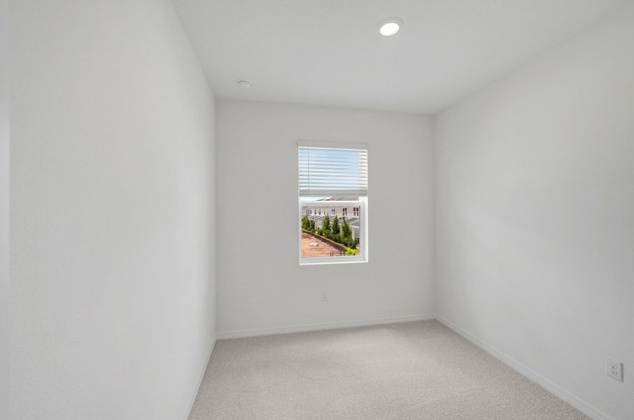 Spacious, unfurnished interior of a new home in Waterset Townhomes, Apollo Beach (Image 12).