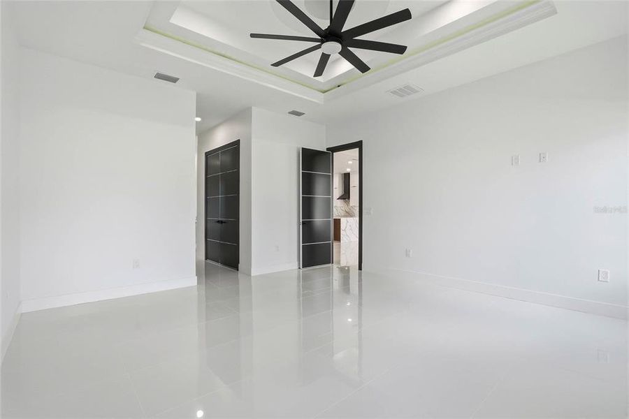 Spacious, unfurnished interior of a new home in , Tampa (Image 49).