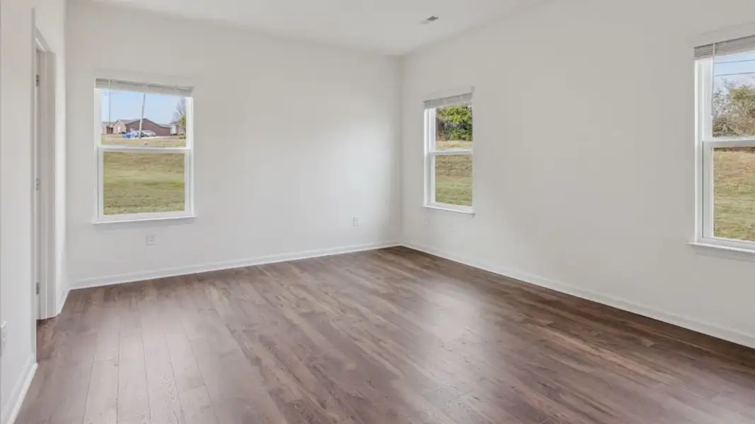 Spacious, unfurnished interior of a new home in Catlett Cove, Knoxville (Image 15).