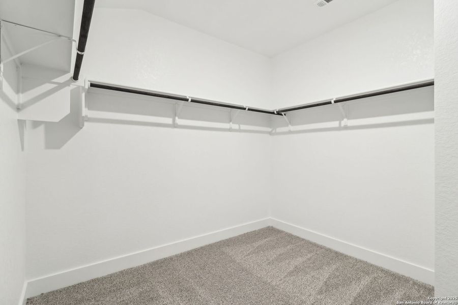Spacious, unfurnished interior of a new home in Comanche Ridge, San Antonio (Image 20).