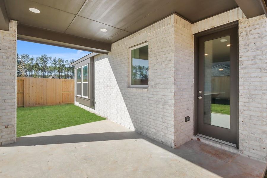 Exterior details and patio area of a home in The Highlands, Porter (Image 3).