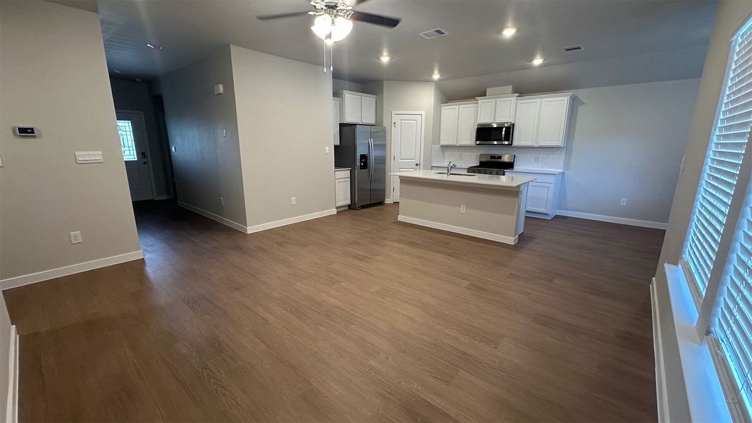Spacious, unfurnished interior of a new home in Rancho Vista, Corpus Christi (Image 13).