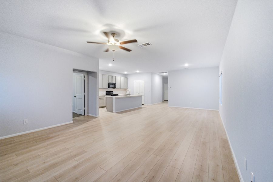 Spacious, unfurnished interior of a new home in Hunters Glen, Jarrell (Image 22). Spacious, unfurnished interior of a new home in Hunters Glen, Jarrell (Image 22).