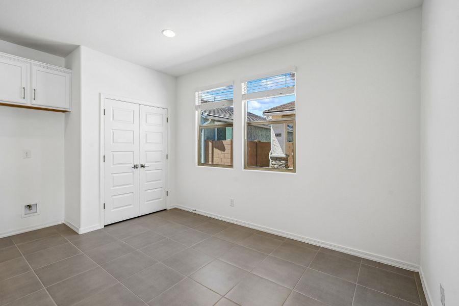 Spacious, unfurnished interior of a new home in Rancho Mercado, Surprise (Image 31).