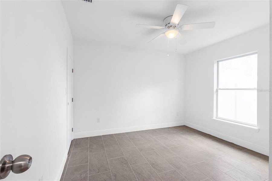 Spacious, unfurnished interior of a new home in , Tampa (Image 22).