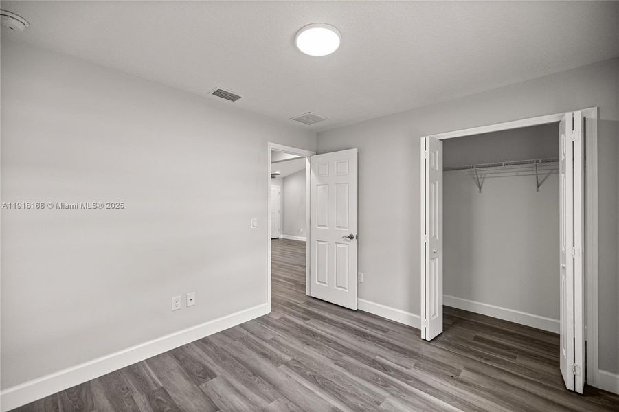Spacious, unfurnished interior of a new home in , Dunnellon (Image 21).