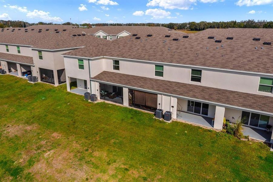 Exterior details and patio area of a home in , Tampa (Image 4).