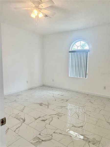 Spacious, unfurnished interior of a new home in , Mount Dora (Image 12).