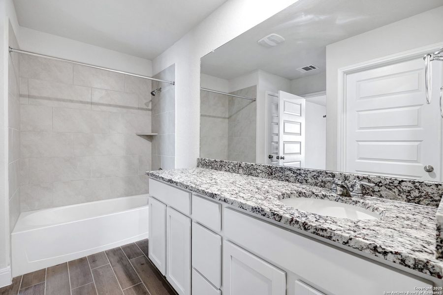 Furnished interior view inside a new home in Steele Creek, Cibolo (Image 8).