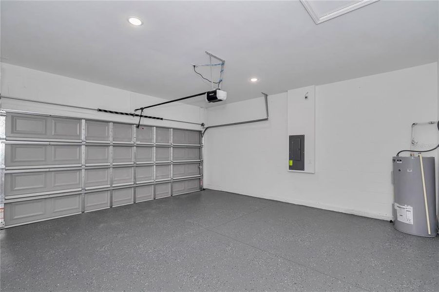 Spacious, unfurnished interior of a new home in , Citrus Springs (Image 35).