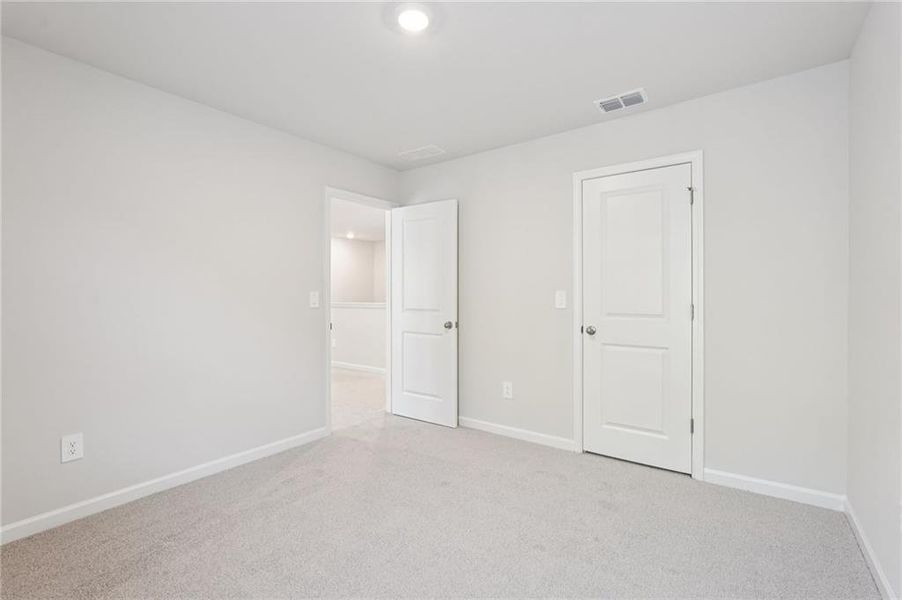 Spacious, unfurnished interior of a new home in Ivey Township, Dallas (Image 33).