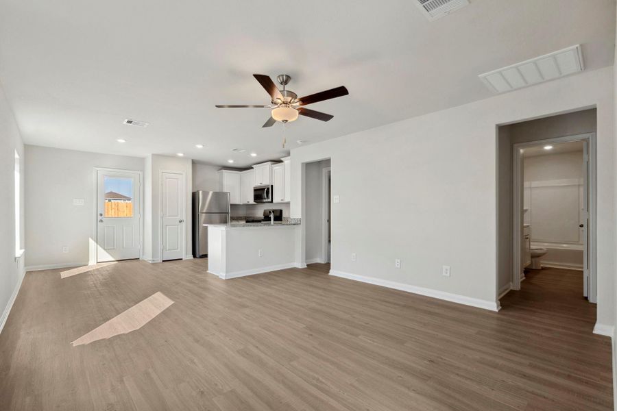 Image 12 of a home in Trails at Cochran Ranch. Image 12 of a home in Trails at Cochran Ranch.