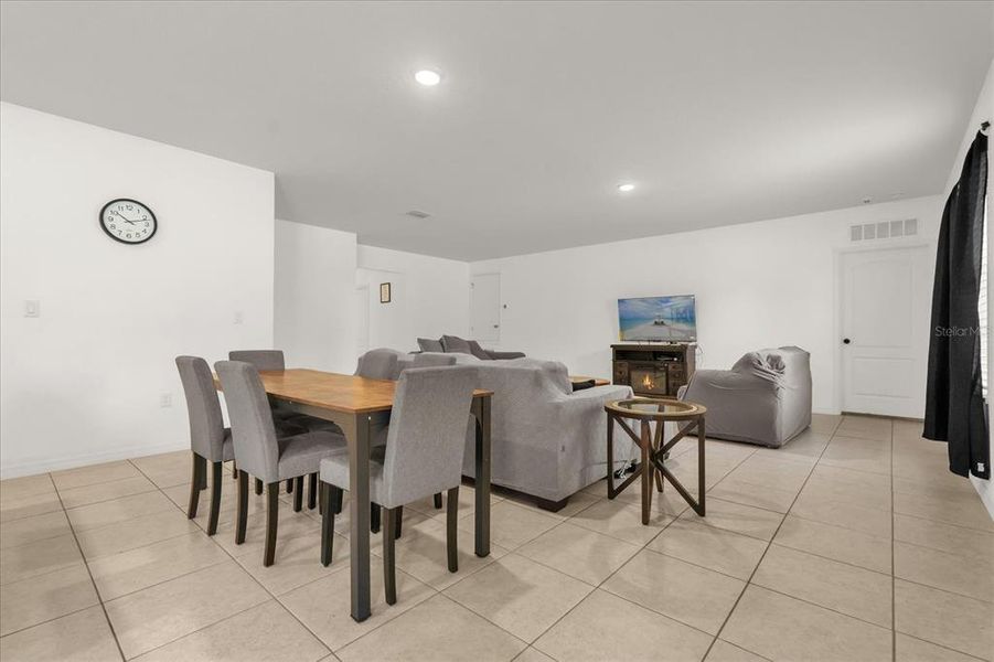 Image 26 of a home in Poinciana.