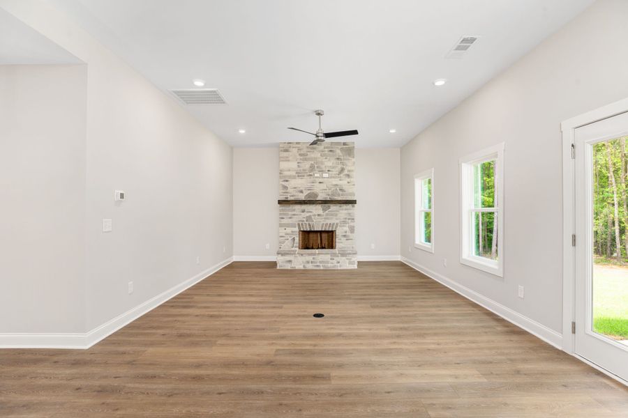 Spacious, unfurnished interior of a new home in Flint Farms, Concord (Image 32).
