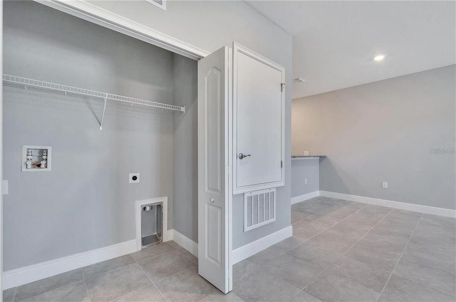 Spacious, unfurnished interior of a new home in , Kissimmee (Image 16).