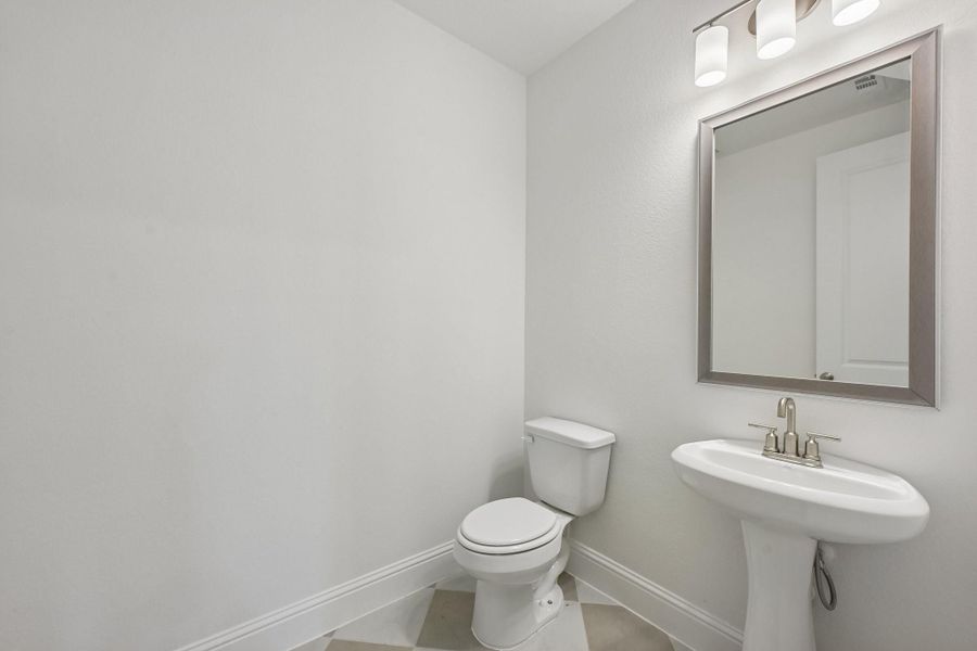 Furnished interior view inside a new home in Evergreen 70', Conroe (Image 14).
