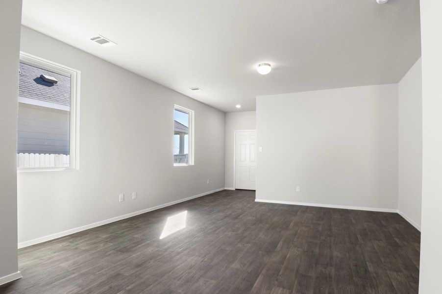 Spacious, unfurnished interior of a new home in Casetta Ranch, Kyle (Image 16).
