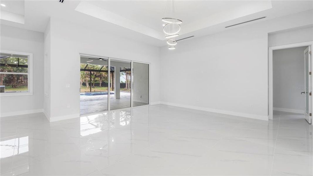 Spacious, unfurnished interior of a new home in , Naples (Image 39).