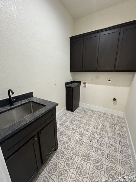 Furnished interior view inside a new home in , Floresville (Image 4).