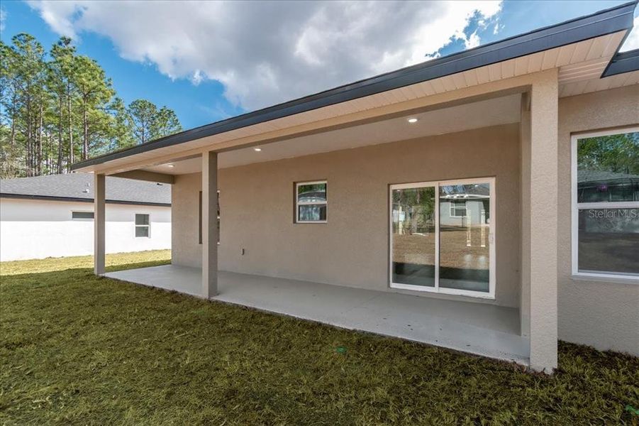 Exterior details and patio area of a home in , Citrus Springs (Image 3).