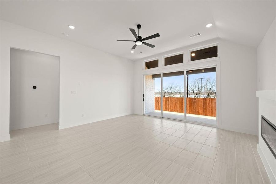 Spacious, unfurnished interior of a new home in Llano Springs, Fort Worth (Image 29). Spacious, unfurnished interior of a new home in Llano Springs, Fort Worth (Image 29).