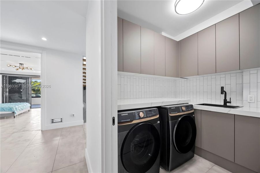 Furnished interior view inside a new home in , Fort Lauderdale (Image 71).