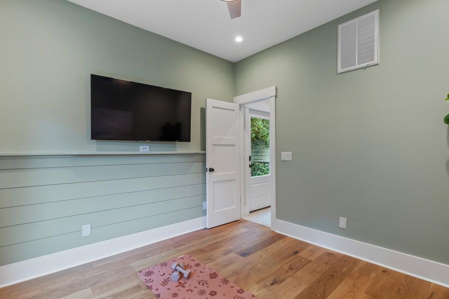 Spacious, unfurnished interior of a new home in , Charleston (Image 21).