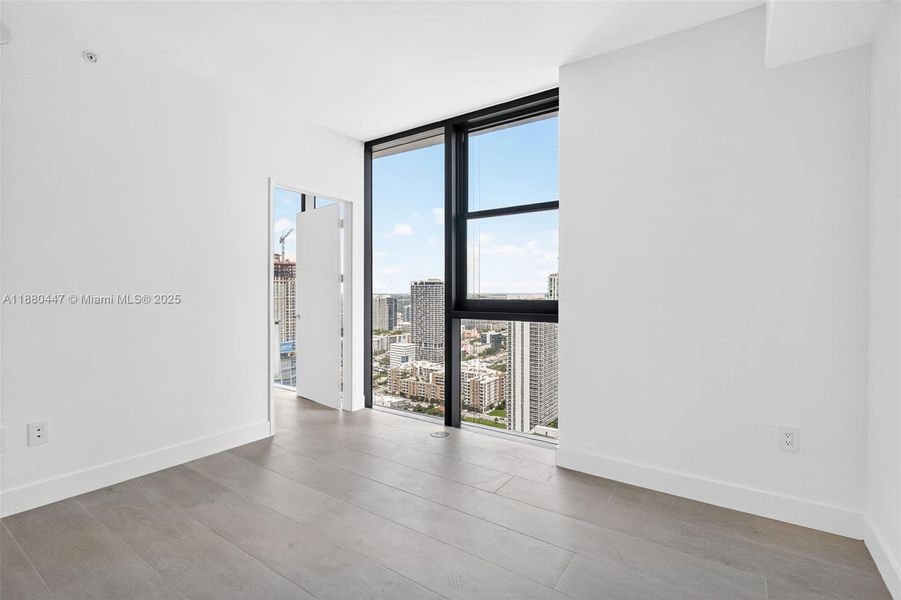 Spacious, unfurnished interior of a new home in , Miami (Image 17).