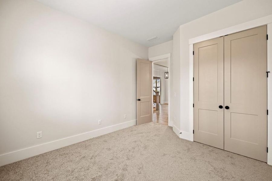 Spacious, unfurnished interior of a new home in Hillshire, Cumming (Image 27).