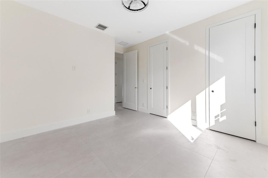 Spacious, unfurnished interior of a new home in , Coconut Creek (Image 41).