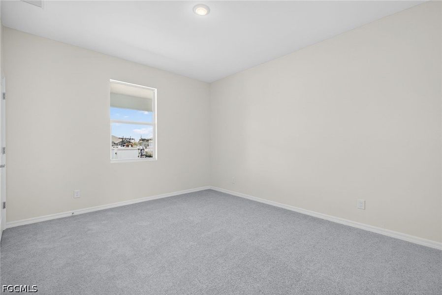 Spacious, unfurnished interior of a new home in Cape Coral, Cape Coral (Image 26).