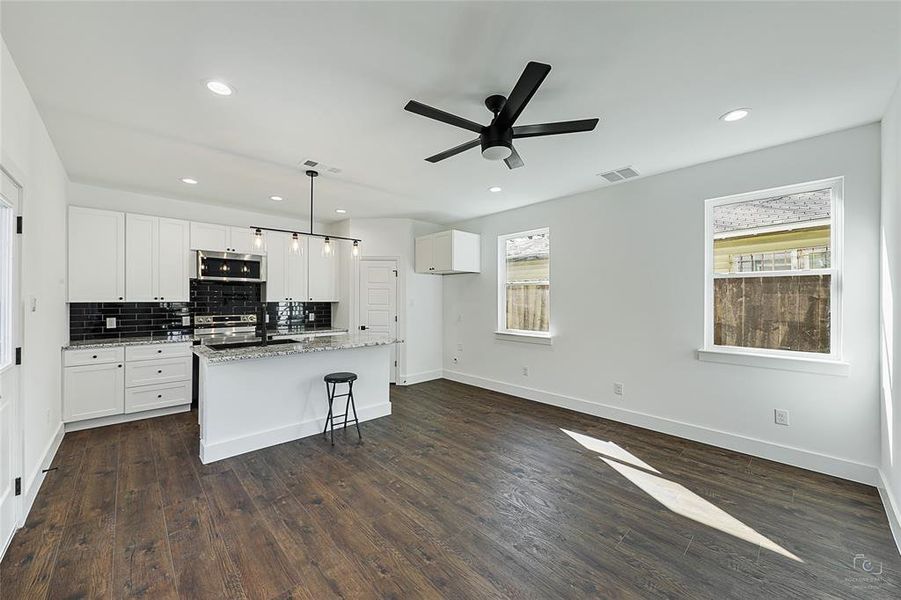Furnished interior view inside a new home in , Fort Worth (Image 10).