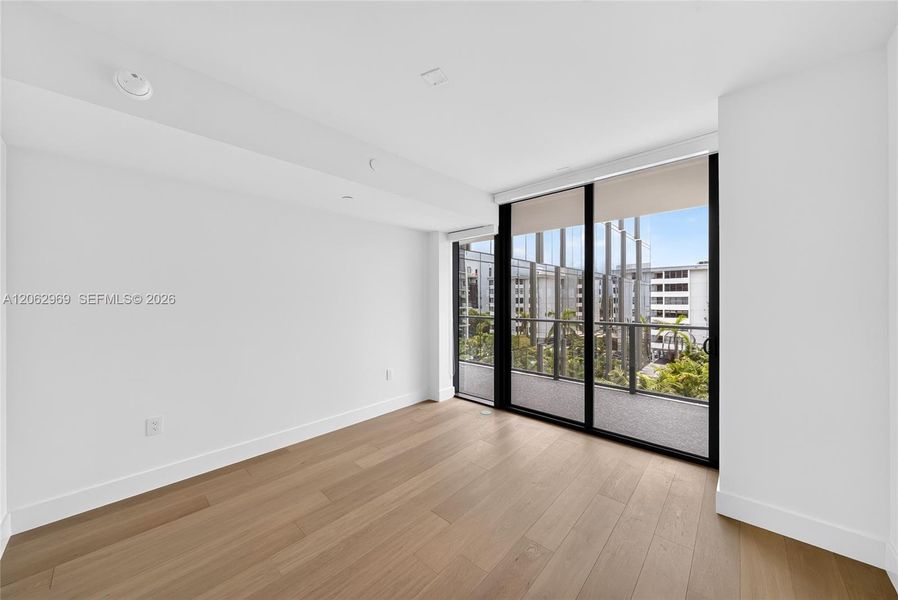 Spacious, unfurnished interior of a new home in , Bay Harbor Islands (Image 32).